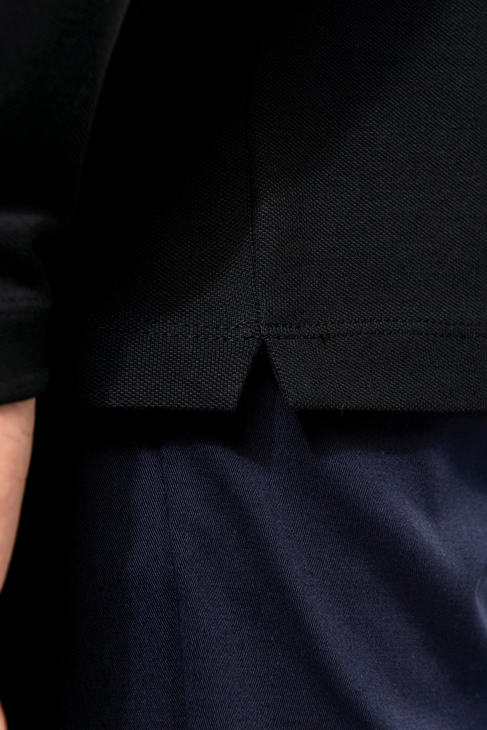 De details van de premium heren polo.