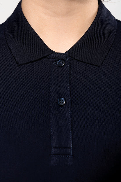 Kraag details van de dames premium polo, perfect voor een stijlvolle en comfortabele uitstraling.
